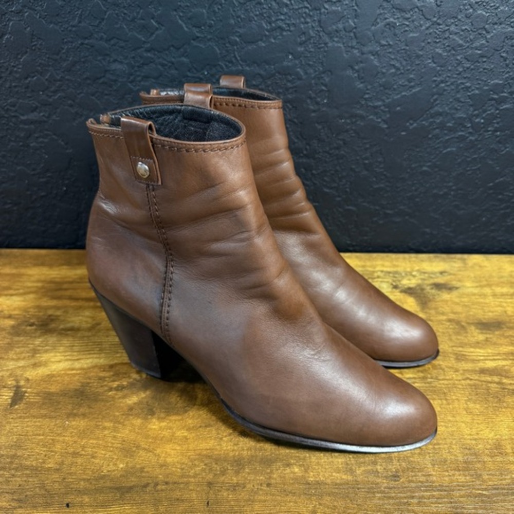 Stuart Weitzman Brown Leather Rear Zip Block Heel Ankle Booties Womens 9.5 M